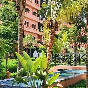  Appartement Avec Espaces Verts Et Piscine